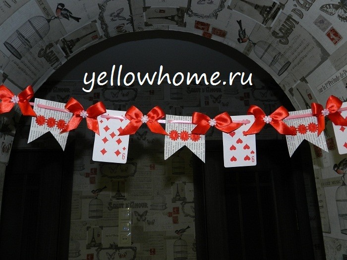 Naturalna girlanda świąteczna Pomysł na świąteczną girlandę DIY: ręcznie robione ozdoby z wykorzystaniem naturalnych materiałów