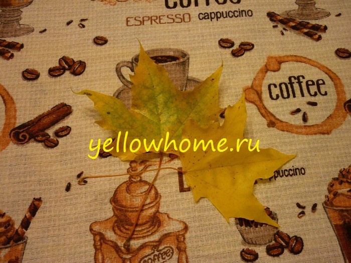 Gotowy wieniec: Jesień Gotowy jesienny wieniec z liści klonu, idealny na głowę.