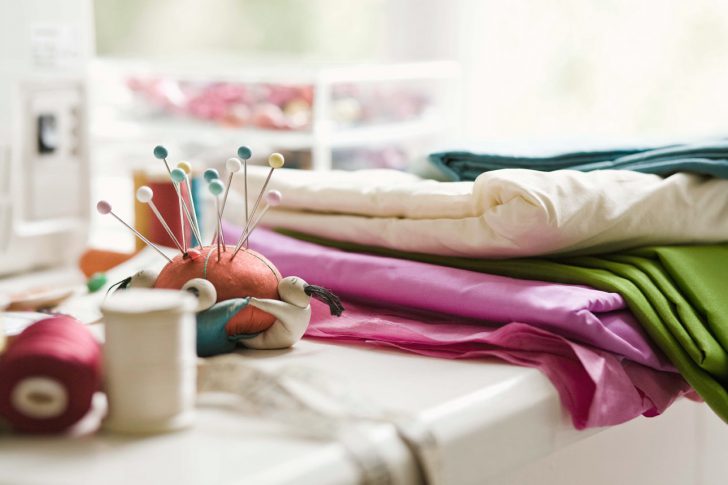 Szycie zasłon DIY Szycie zasłon DIY w stylu prowansalskim z naturalnych tkanin na rok 2026.