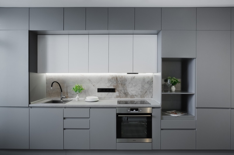 Gładkie fronty kuchni Nowoczesna kuchnia z gładkimi frontami: minimalistyczny design kuchni na zamówienie.