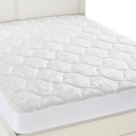 Materac z żakardowym pokrowcem Wysokiej jakości materac ortopedyczny z pokrowcem z wytrzymałego i przyjemnego w dotyku żakardu.
