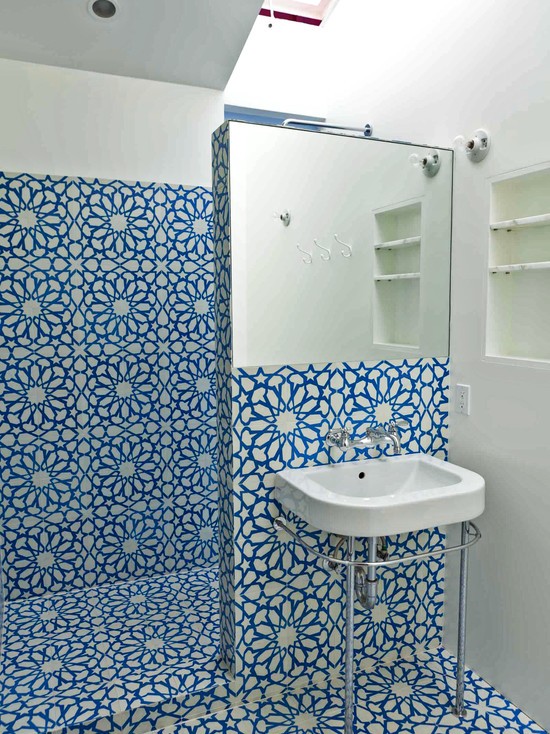 Inspiracje płytkowe do łazienki Układanie płytek w łazience: inspiracje na nowoczesne aranżacje z wykorzystaniem różnych wzorów i kolorów.