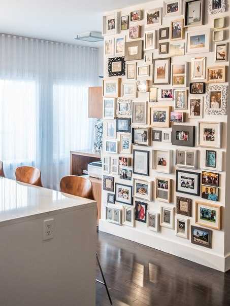 Sztuka w minimalistycznym wnętrzu Obraz sztuki nowoczesnej w minimalistycznym wnętrzu, idealny element aranżacji wnętrz 2026.