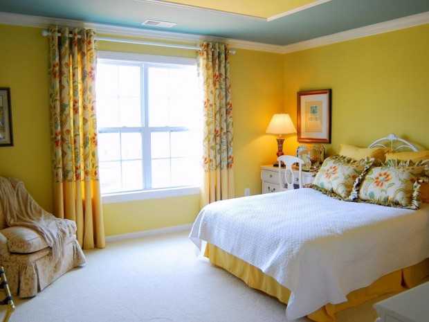 Dominujący obraz w salonie Duży obraz w salonie: nowoczesna aranżacja wnętrz z dziełem sztuki w 2026 roku.