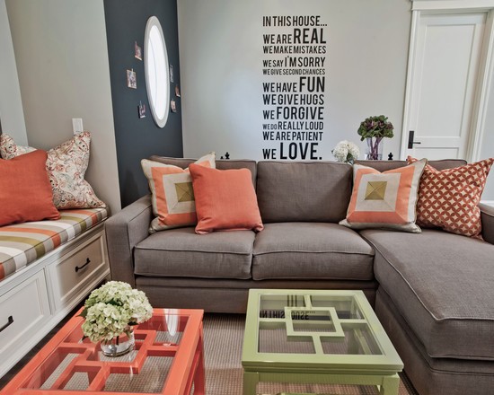 Koralowy salon 2026 Koralowy salon w stylu eklektycznym 2026: Sofa, dywan, akcenty kolorystyczne