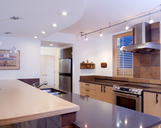 Atmosfera: Punktowe LED Oświetlenie punktowe LED w kuchni: akcentowanie detali i tworzenie przytulnej atmosfery w wnętrzu.