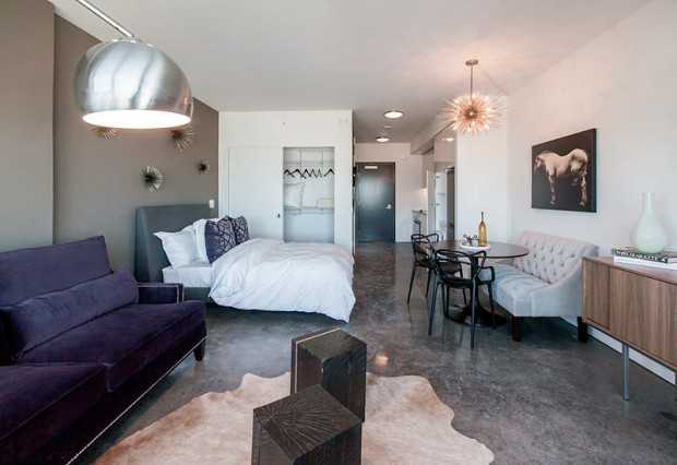 Metal i High-Tech Wnętrze łazienki high-tech 2026: metalowe meble i oszczędny design.