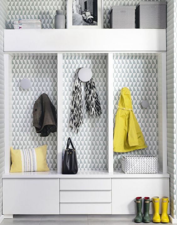 Szafa do przedpokoju Funkcjonalna szafa do przedpokoju w małym mieszkaniu w stylu minimalistycznym 2026.