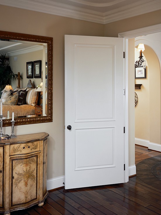 Białe drzwi minimalizm Minimalistyczne białe drzwi wewnętrzne, idealne do małego mieszkania, pasujące do nowoczesnego stylu.