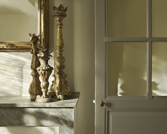 Prowansalskie Dekoracje Salonu Dekoracyjne akcesoria w stylu prowansalskim: świeczniki, wazoniki, ramki na zdjęcia.