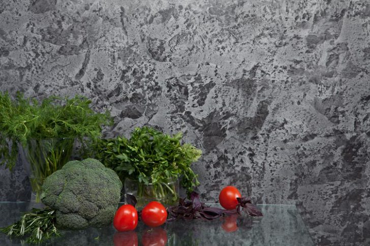 Inspiracje tynkiem mineralnym Inspirująca aranżacja z tynkiem mineralnym: wnętrze i elewacja, trwałe i piękne