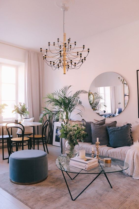 Salon z duszą: Stwórz komfortową przestrzeń, która Cię odzwierciedla — Salon w odcieniach brzoskwini