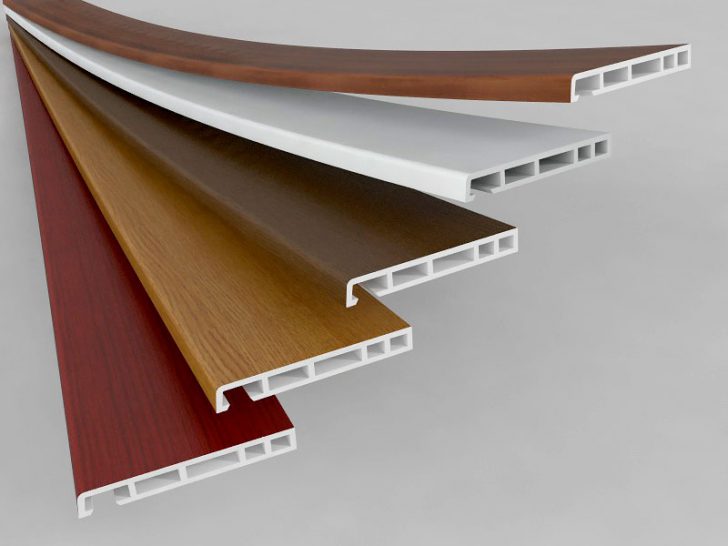 Listwy MDF minimalistyczne Gładkie listwy okienne MDF w minimalistycznym stylu: nowoczesne wykończenie drewnianego domu.