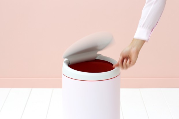 Różowy Flip Bin Różowy kosz Brabantia Flip Bin o pojemności 30 litrów - nowoczesny design.