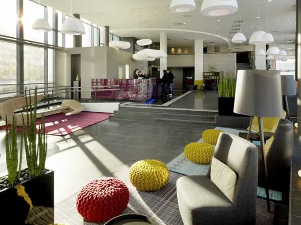 Kącik z kominkiem Skandynawski hotel Rica Ofotfjorden: przytulny kącik z kominkiem i widokiem na fiord (2026).