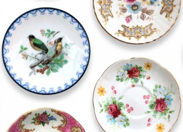 Tapeta: Kwiatowa porcelana Kwiatowa tapeta vintage 2026 z motywem porcelanowej tarczy - łatwe czyszczenie i styl!
