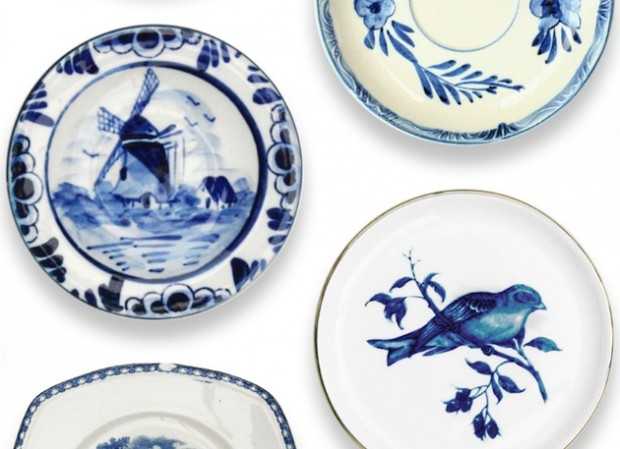 Kwiaty i porcelana Elegancka tapeta vintage z motywem porcelanowej tarczy. Wzory kwiatowe w stylu francuskim.