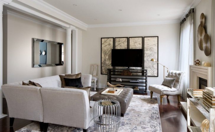 Klasyka w małym salonie Przytulny salon w stylu klasycznym, idealny do małego mieszkania z ciepłą kolorystyką.