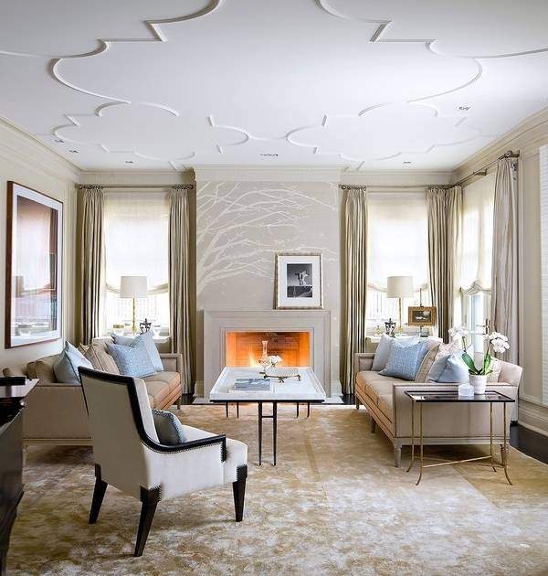 Nowoczesna klasyka salonu Stylowy salon w stylu klasycznym z elementami nowoczesnymi, tworzący unikalną przestrzeń.