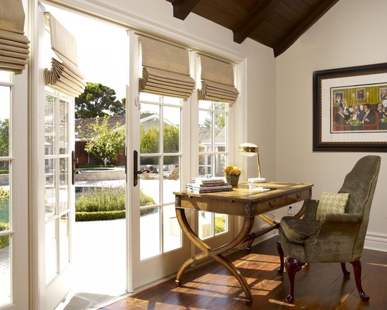 Gabinet z widokiem Niewielkie, ergonomiczne miejsce pracy z pięknym widokiem. Projekt gabinetu 2026.