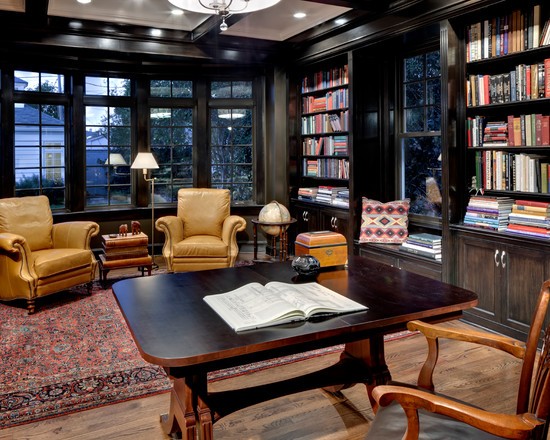 Czarny klasyk Klasyczny czarny gabinet z ciekawym biurkiem. Elegancki projekt gabinetu w mieszkaniu.