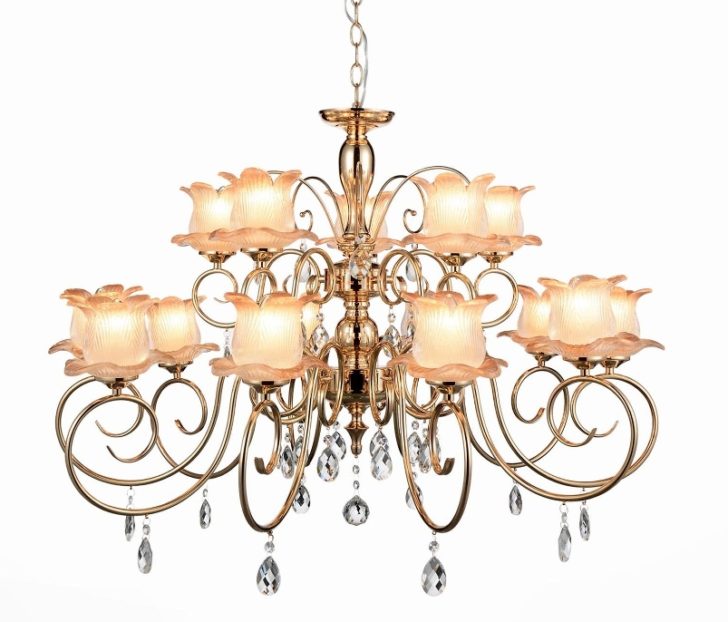 Murano: Sztuka światła Żyrandol z Murano szkła, klasyczny design, oświetlenie salonu.