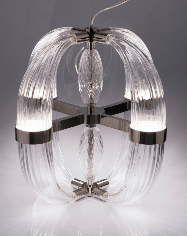Kryształowy blask Italii Luksusowy żyrandol włoski, kryształowe elementy, oświetlenie jadalni.