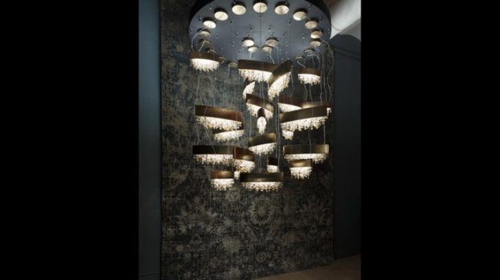 Subtelne światło Italii Włoski żyrandol z abażurami, subtelne oświetlenie, dekoracja wnętrza.