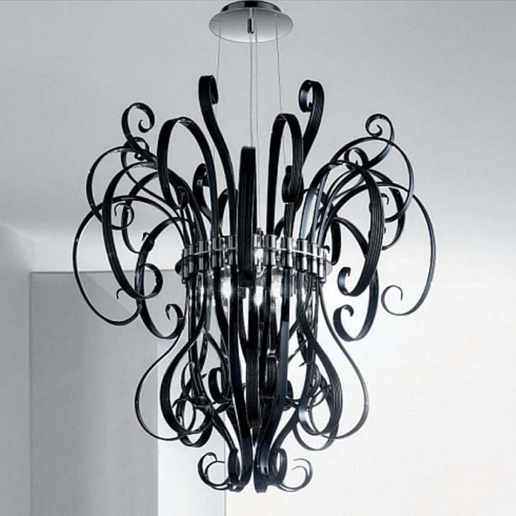 Elegancja z Murano Włoski żyrandol z Murano w klasycznym stylu, luksusowe oświetlenie domu