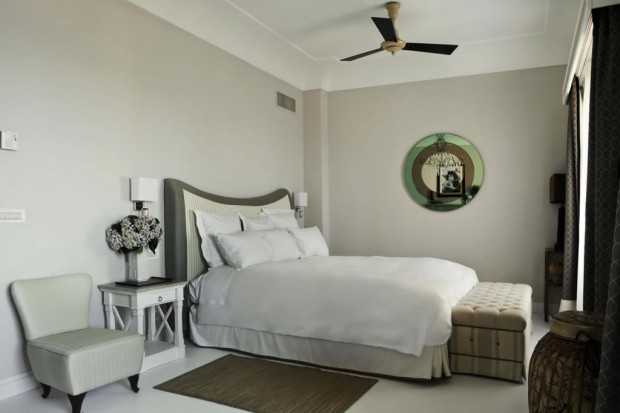 Neoklasyczny włoski design Hotel Capri Tiberio Palace: detale wnętrza w stylu włoskiego neoklasycyzmu.