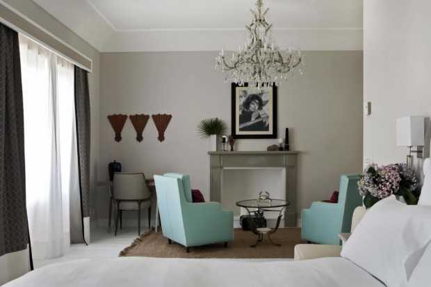 Capri w Twoim domu Biało-niebieska kolorystyka balkonu w stylu Capri: relaks w domu.