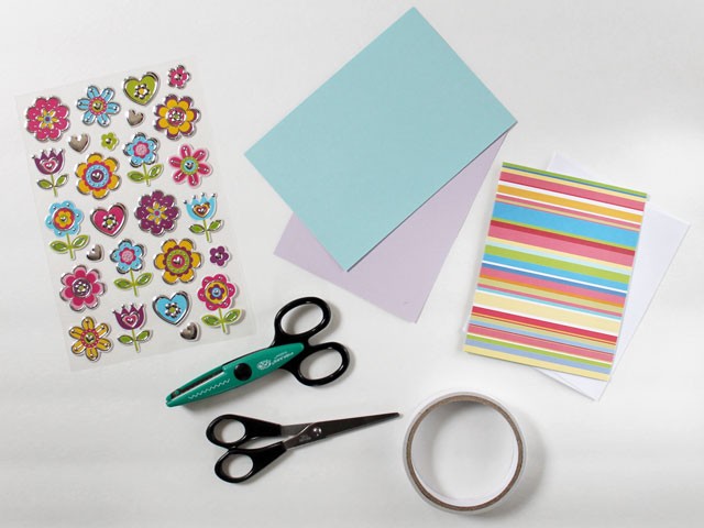 Kartka DIY na prezent Ręcznie robiona kartka na 23 lutego z papieru, idealna na Dzień Mężczyzn.