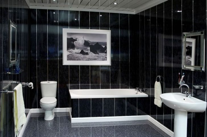 Pionowe panele PCV Pionowe ułożenie paneli PCV w łazience. Optyczne zwiększenie wysokości pomieszczenia.