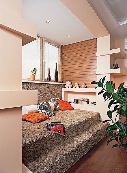 Schowek w Podium! Inspirujący projekt podium w mieszkaniu ze schowkiem, idealny na rok 2026.