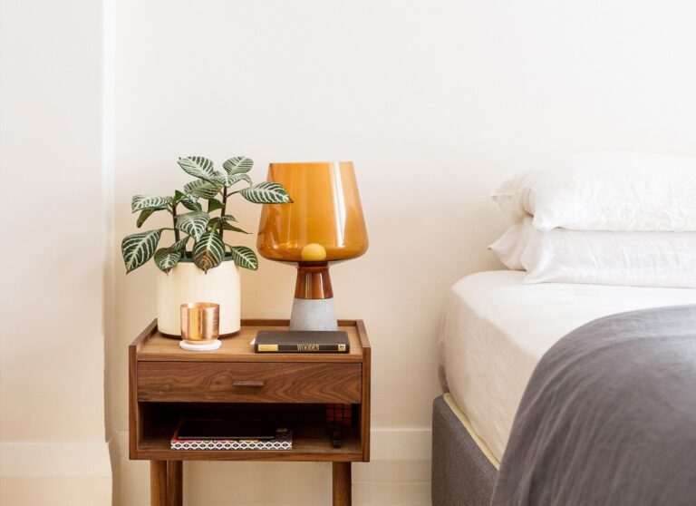 Szafka nocna: Twój komfort i styl w sypialni — Szafka nocna