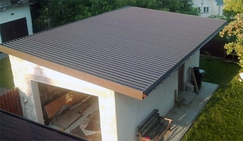 Odporność na wiatr Elegancki dom z dachem jednospadowym, odpornym na silne wiatry i ekstremalne warunki pogodowe.