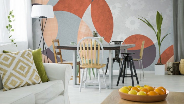 Tapety powiększające przestrzeń Tapety z włókniny w małej kuchni 2026: optyczne powiększenie przestrzeni.