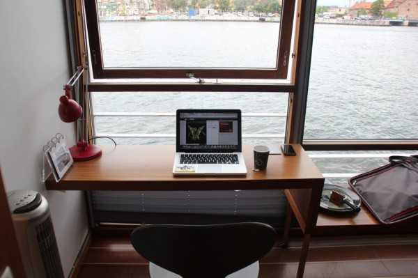 Inspiracja w naturze Biuro w domu 2026: inspirująca przestrzeń do pracy z widokiem na naturę.