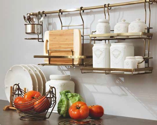 Miedziany luksus w kuchni Relingi kuchenne miedziane: luksusowy detal w kuchni w stylu industrialnym i nowoczesnym