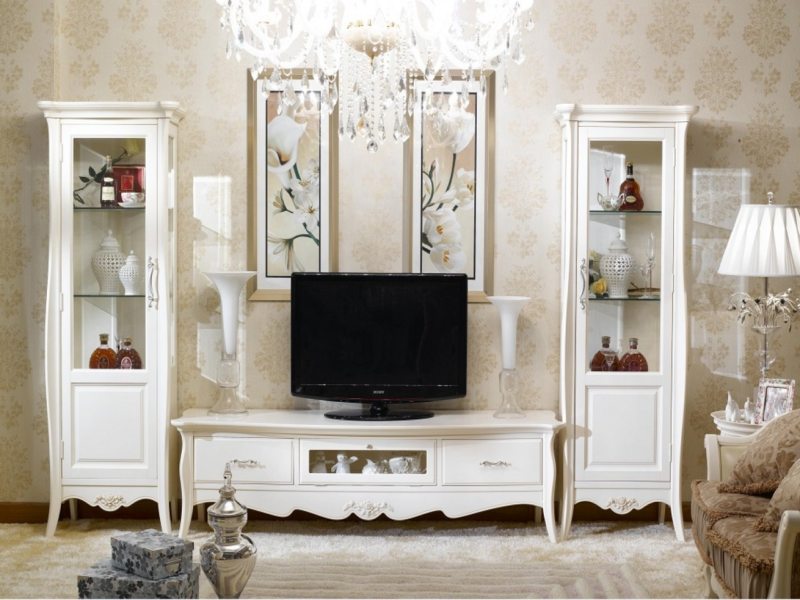 Serce Angielskiego Salonu Centralny punkt salonu w stylu angielskim z kominkiem i elegancką sofą