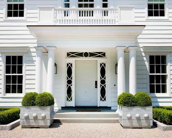 Siding winylowy: Elewacja Zdjęcie przedstawia renowację elewacji domu z wykorzystaniem sidingu winylowego.