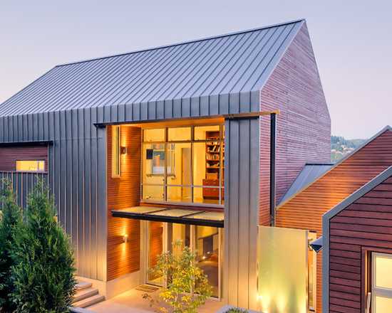 Siding: Detal wykończenia Elewacja z sidingu. Detal wykończenia i łączenia paneli sidingowych.