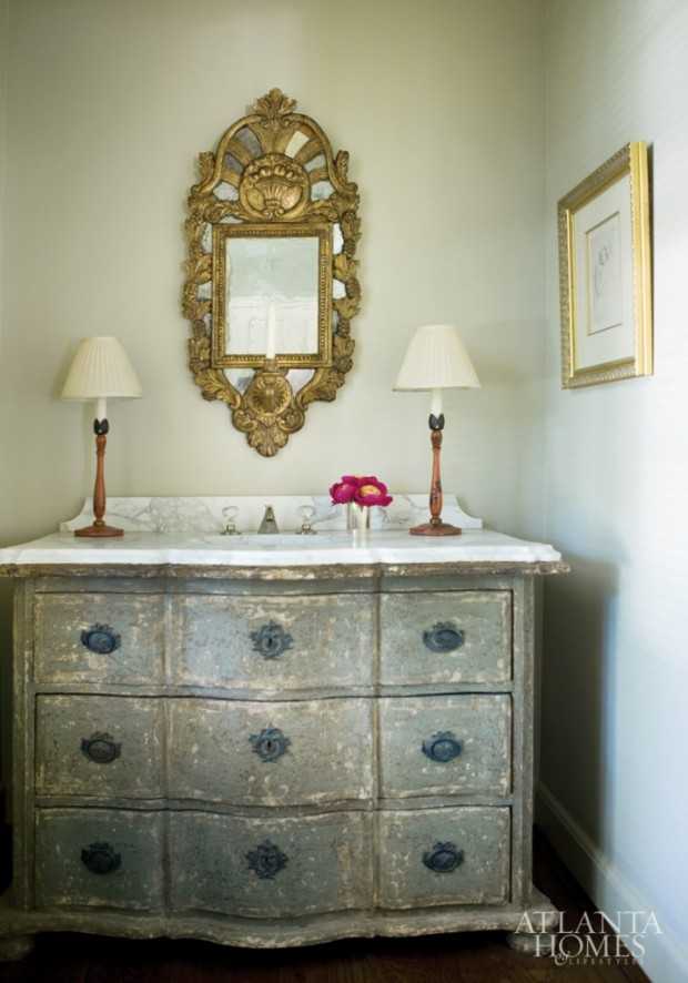 Klasyka i nowoczesność Kamienica 2026: Renowacja mebli w klasycznym stylu z nielakierowanego drewna i tekstyliami