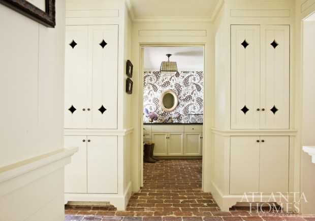 Ręczna robota mistrza Klasyczna renowacja: Drewno nielakierowane i ręczna robota w zabytkowej kamienicy 2026