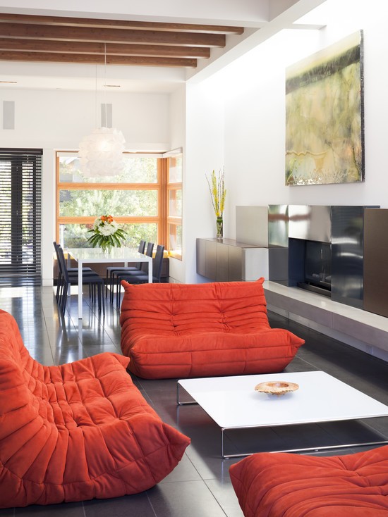 Prowansalskie krzesło drewniane Krzesło prowansalskie z drewna w małym mieszkaniu, komfortowe i funkcjonalne