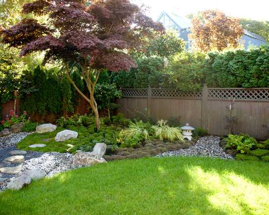 Subtelne detale ogrodu Japoński ogród w europejskim stylu z subtelnymi detalami i minimalistycznym wystrojem.