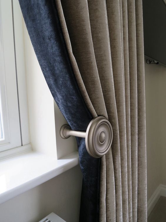 Tiul z haftem: Glamour Elegancki tiul z haftem – inspiracje aranżacji okien w stylu glamour 2026