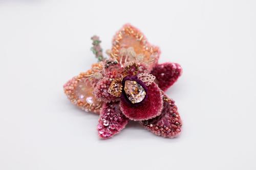 Orchidea z Koralików Orchidea z koralików, rękodzieło, dekoracja z paciorków i cekinów, prezent DIY.