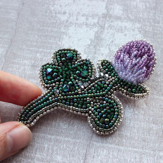Kurs Kwiaty z Koralików Instrukcje online tworzenia kwiatów z koralików DIY, kurs rękodzieła.