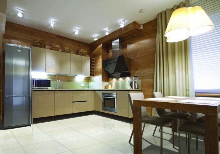 Ergonomia w rustykalnym stylu Mała rustykalna kuchnia w mieszkaniu: ergonomiczny układ i naturalne materiały